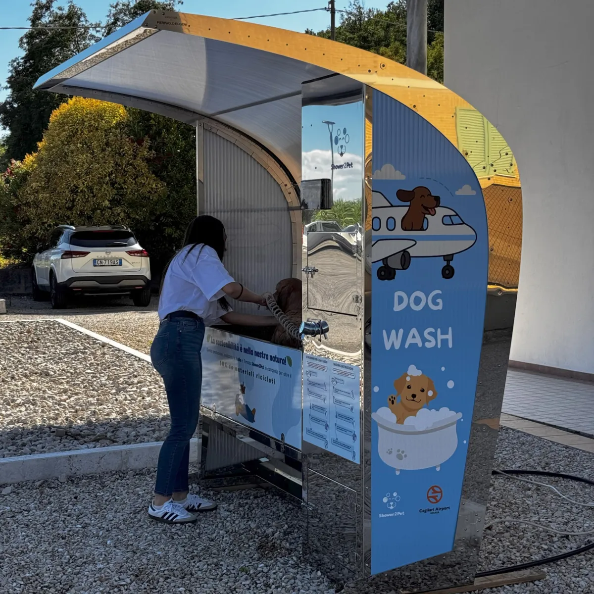 Postazione Shower2Pet Akita installata all'aeroporto di Cagliari